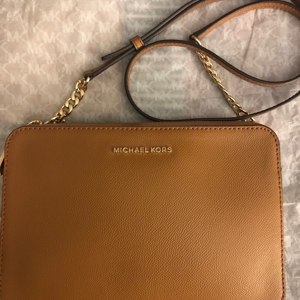 *SOLD* MK Crossbody **SOLD ON ANOTHER PLATFORM**